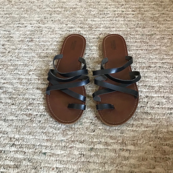Mossimo Supply Co. Shoes - 💜Black strap sandals